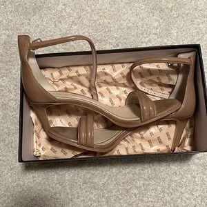 Kenneth Cole cream color heels